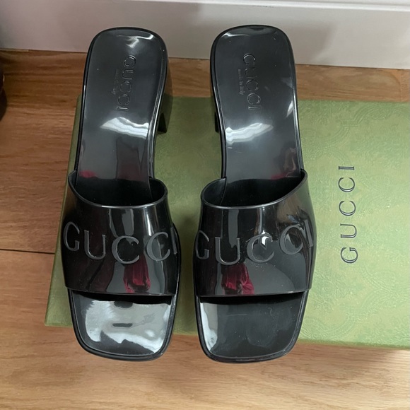 Gucci Shoes - Black Gucci jelly slides size 37